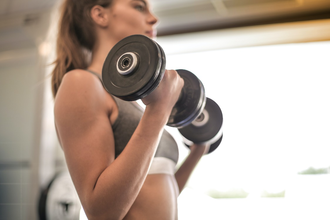 A woman using weights in fitness insanity workout