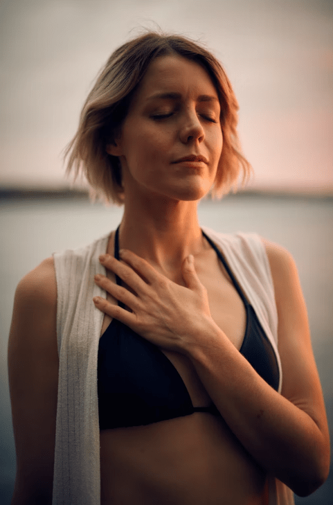 Woman-cooling-off-after-a-workout